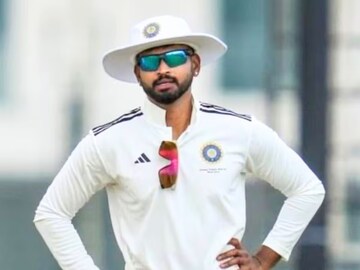 নিউজিল্যান্ড সিরিজের আগে ধাক্কা! এখনই মাঠে ফেরা হচ্ছে না শ্রেয়সের! কারণটা কী?