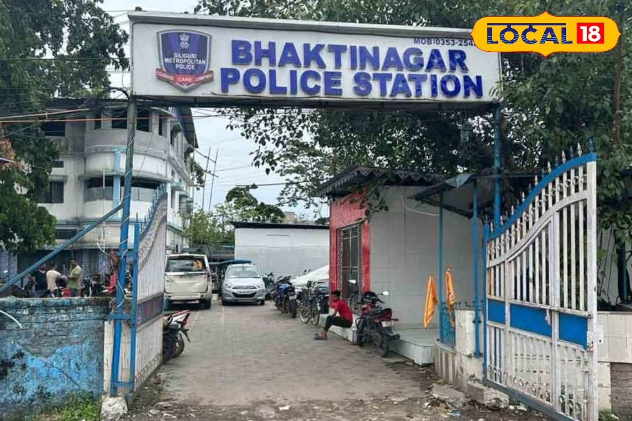 শিলিগুড়িতে বড়সড় কোনও অপরাধ ঘটানোর ছক! গুরুত্বপূর্ণ বাস টার্মিনাস থেকে পাকড়াও দুষ্কৃতীদল শিলিগুড়িতে বড়সড় কোনও অপরাধ ঘটানোর ছক! গুরুত্বপূর্ণ বাস টার্মিনাস থেকে পাকড়াও দুষ্কৃতীদল