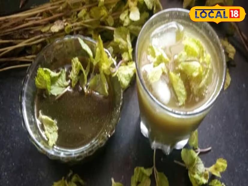 সবচেয়ে আগে শিউলি আর লঙ্কা পাতাগুলি ভাল করে ধুয়ে নিতে হবে। তারপর শিল নোড়া বা মিক্সিতে চাটনির মতো ভাল করে বেটে নিতে হবে। এবার এই পেস্টটা ১ লিটার জলে দিয়ে দিন। এবার মাঝারি আঁচে জল ফুটিয়ে নিন যতক্ষণ না অর্ধেক পরিমাণে হয়ে যায়। তারপর ছেঁকে খেতে পারেন।