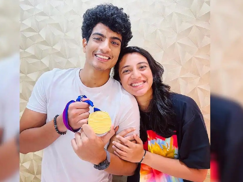 স্মৃতি মন্ধানা ঘোষণা করেছেন, বিয়েটা হচ্ছে না। তার ঠিক পরেই পলাশ মুচ্ছলও সমাজমাধ্যমে জানান, তিনিও এই সম্পর্ক থেকে বেরিয়ে এসে সামনের দিকে তাকাতে চান। এবার ধীরে ধীরে সমাজমাধ্যম থেকে তাঁদের সুসময়ের ভিডিও সরে যাচ্ছে।