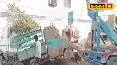 গাড়ি সরানো হচ্ছে