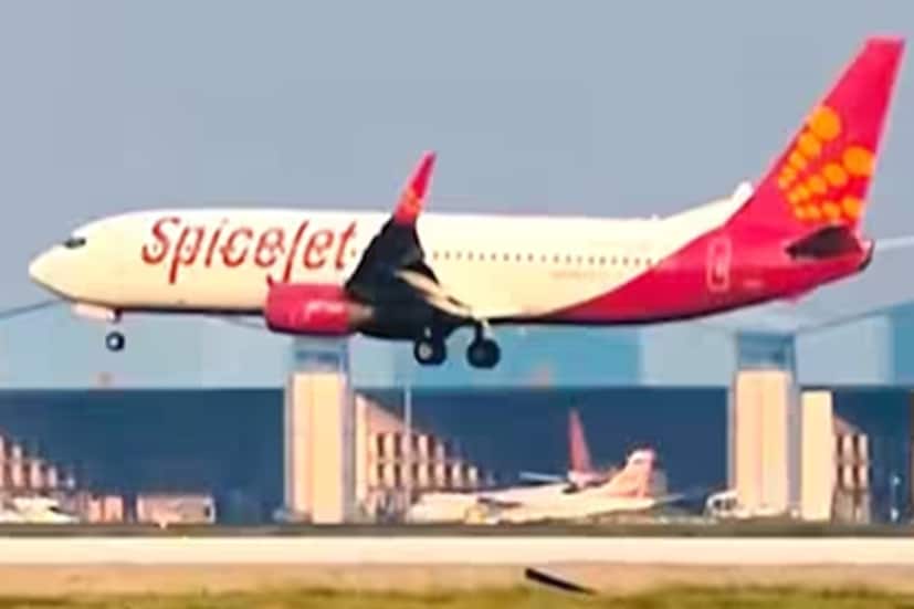 কেন্দ্রীয় সরকার জানিয়েছে যে অসামরিক বিমান পরিবহণ মন্ত্রক বর্তমানে ইন্ডিগোর বিভিন্ন রুটগুলি কাটছাঁটের কথা ভাবছে। এটি বর্তমানে ২,২০০টি ফ্লাইট পরিচালনা করছে। কাটছাঁট করা রুটগুলি অন্যান্য অপারেটরদের কাছে বরাদ্দ করার পরিকল্পনা করা হয়েছে। কোন অপারেটর কীভাবে এই পরিকল্পনায় যুক্ত হবে, সে সম্পর্কে বিশদ তথ্য এখনও পর্যন্ত প্রকাশ করা না হলেও স্পাইস জেটের এই দৈনিক ফ্লাইট বৃদ্ধির নিঃসন্দেহে দেশ জুড়ে চলতে থাকা বিমান পরিবহণ সমস্যার সমাধানে এক উল্লেখযোগ্য ভূমিকা পালন করতে চলেছে।