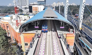 * পার্পল লাইনে আজ থেকে বেশি মেট্রো 