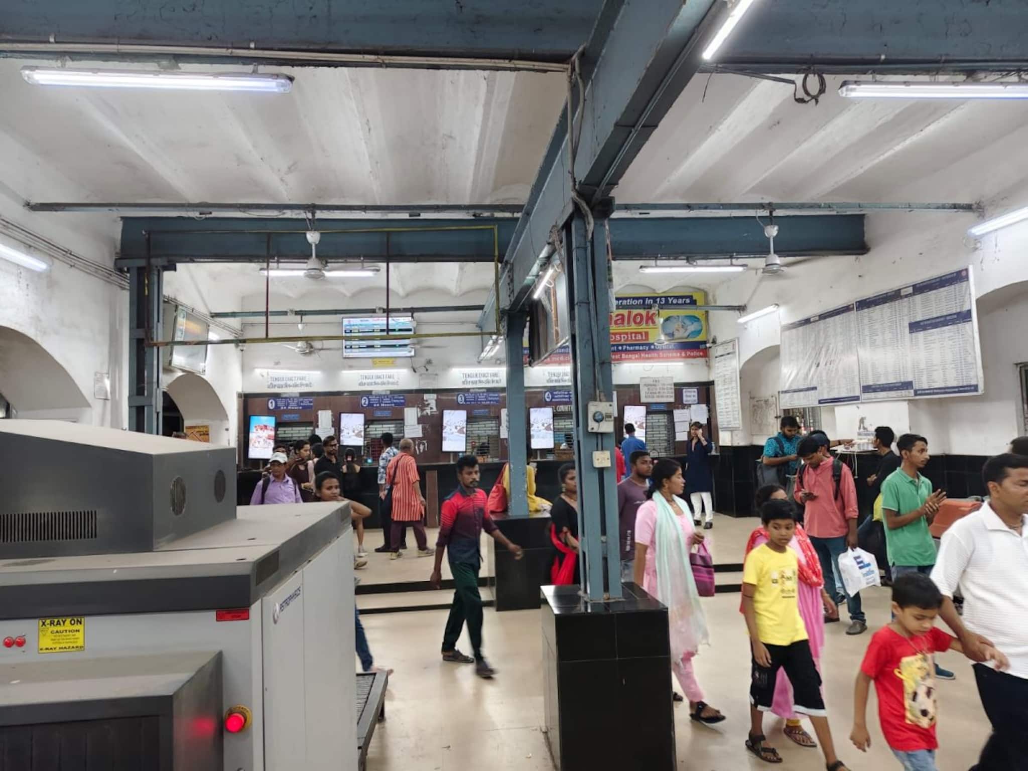 Kolkata Metro: বনগাঁ, হাসনাবাদ, হাবরা এবং বারাসতগামী যাত্রীদের জন্য সুখবর ! মেট্রোর সময়সীমা নির্ধারণ শহরতলির ট্রেনের সময় দেখেই