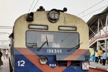 শিয়ালদহ-লালগোলার মধ্যে চলবে মেমু রেক, সিদ্ধান্ত থেকে পিছু হঠল শিয়ালদহ ডিভিশন, নয়া মেমু রেক পাচ্ছেন যাত্রীরা