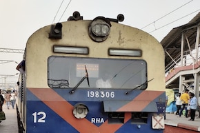 শিয়ালদহ-লালগোলার মধ্যে চলবে মেমু রেক, সিদ্ধান্ত থেকে পিছু হঠল শিয়ালদহ ডিভিশন