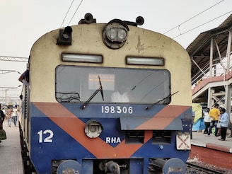 শিয়ালদহ-লালগোলার মধ্যে চলবে মেমু রেক, সিদ্ধান্ত থেকে পিছু হঠল শিয়ালদহ ডিভিশন