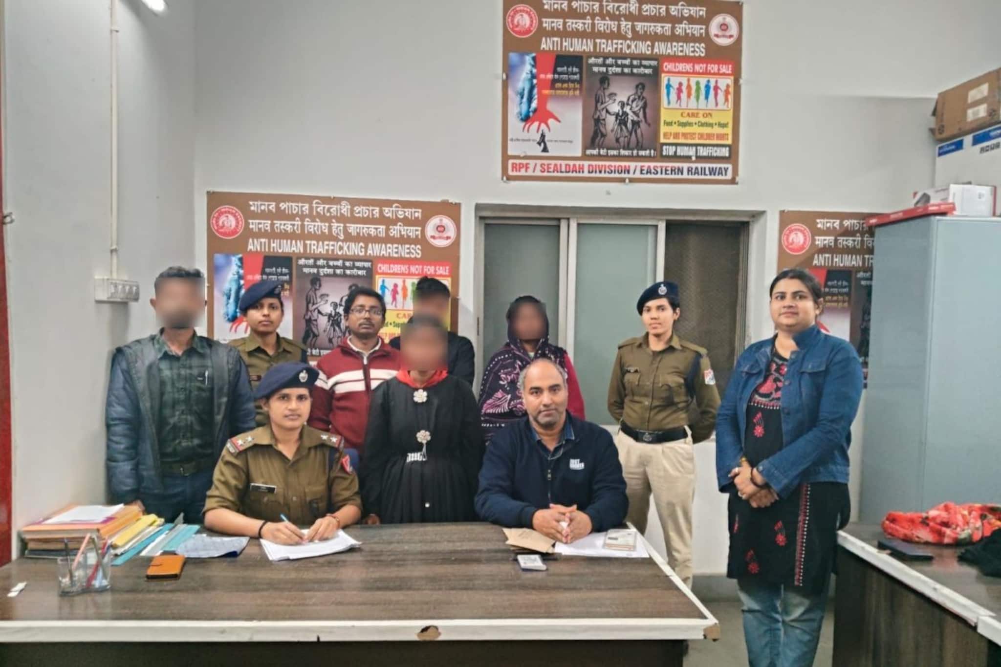 কলকাতা স্টেশন থেকে হাতেনাতে গ্রেফতার, লাগাতার অভিযানে পাচার আটকাল RPF, উদ্ধার শিশু-মহিলা কলকাতা স্টেশন থেকে হাতেনাতে গ্রেফতার, লাগাতার অভিযানে পাচার আটকাল RPF, উদ্ধার শিশু-মহিলা