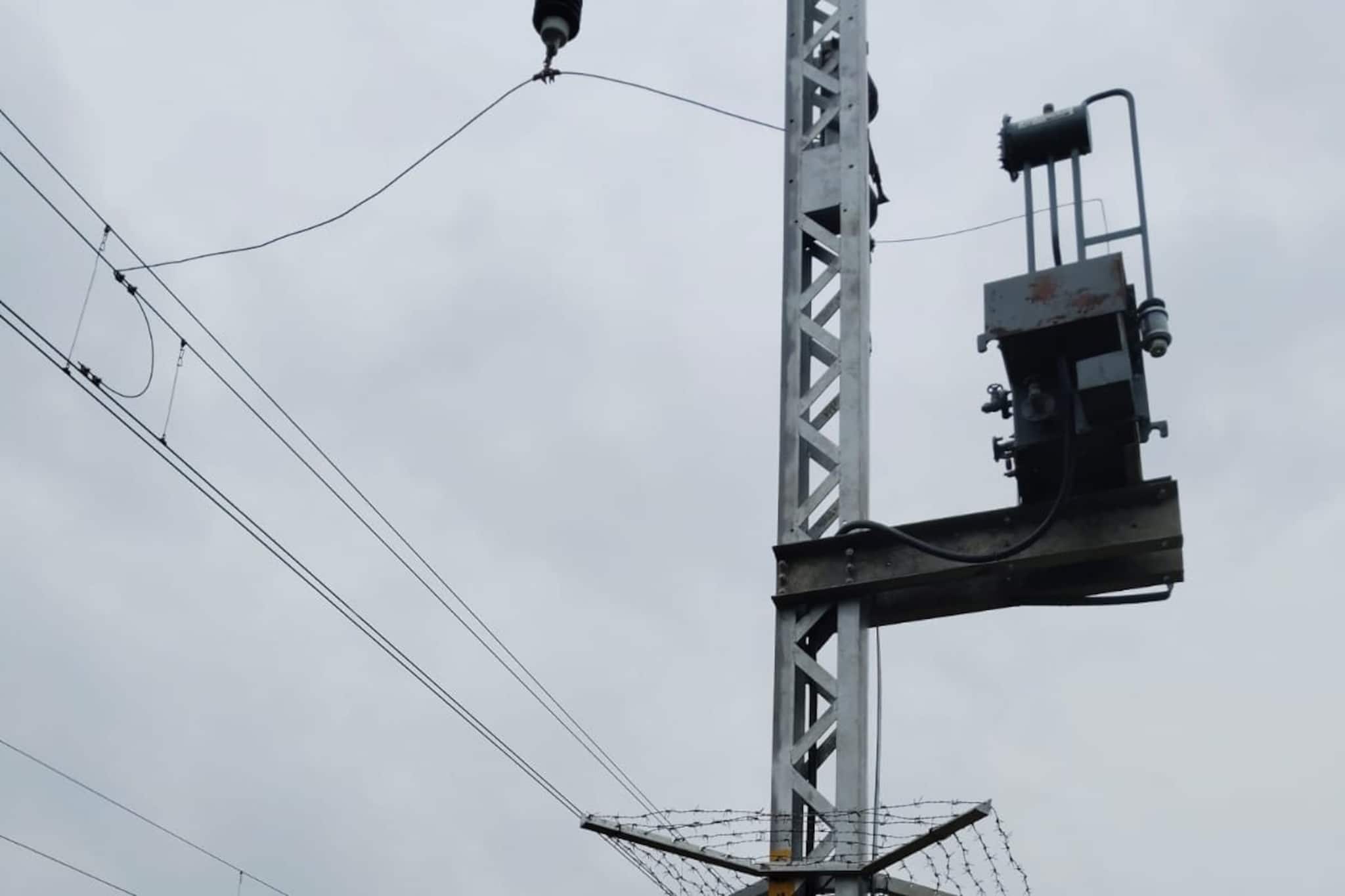 বৈদ্যুতিকরণে আরও এক ধাপ এগোল রেল! আরারিয়া সেকশনের গুরুত্বপূর্ণ মাইলফলক অর্জন বৈদ্যুতিকরণে আরও এক ধাপ এগোল রেল! আরারিয়া সেকশনের গুরুত্বপূর্ণ মাইলফলক অর্জন