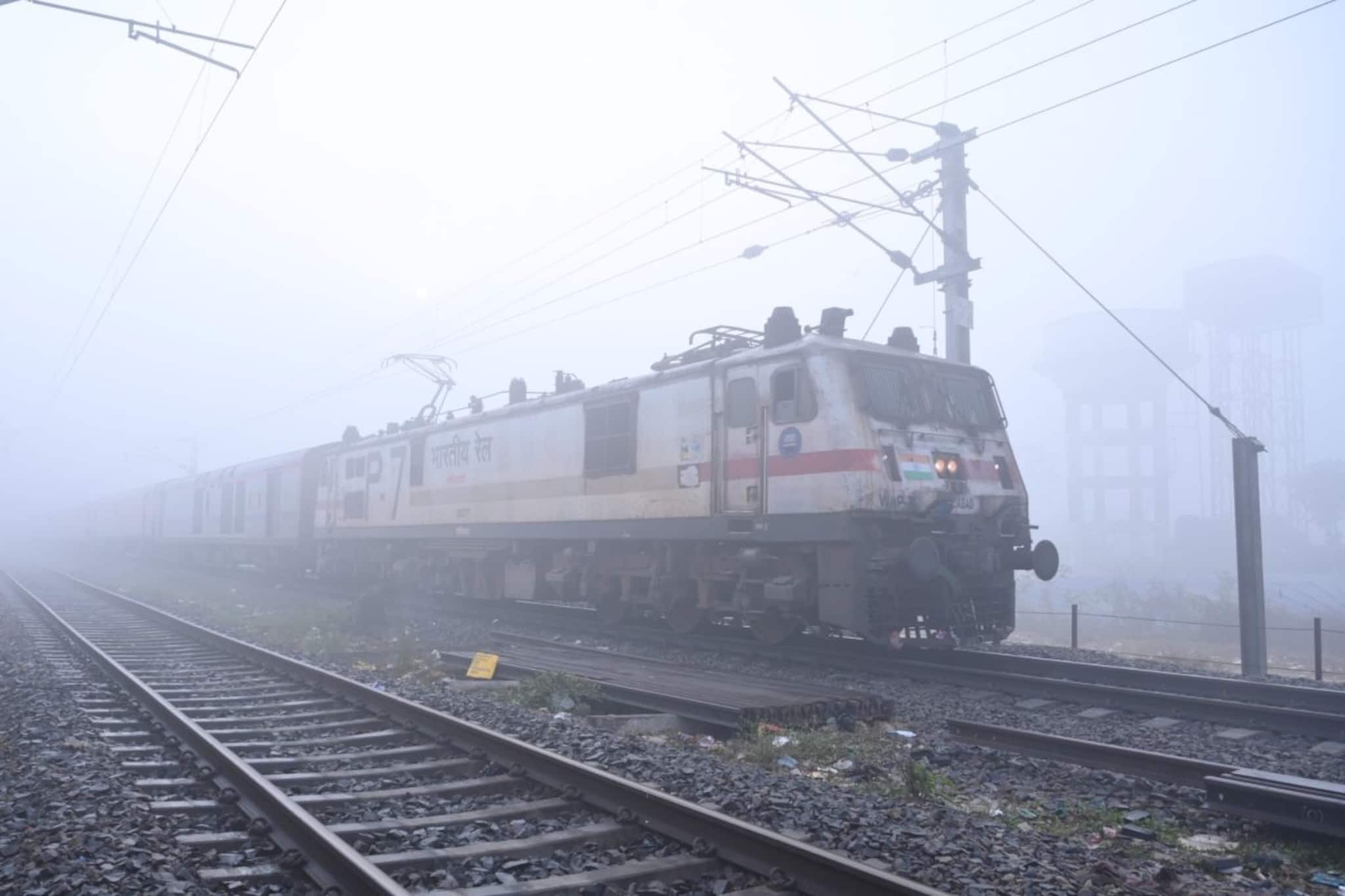 বড়দিন থেকে নতুন বছর... নিশ্চিন্তে ঘুরে আসুন! তিন জোড়া স্পেশাল ট্রেন চালানোর সিদ্ধান্ত