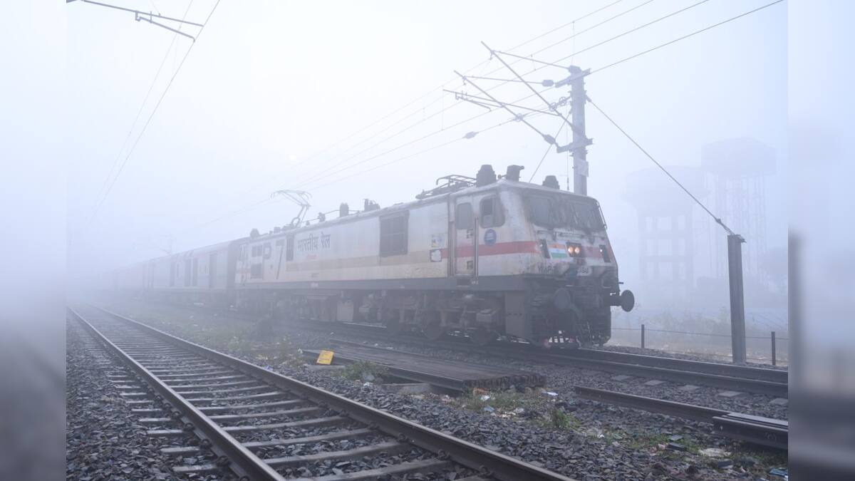 রেল রিজার্ভেশন উইন্ডো ৬০ দিনে কমায় আর্থিক সমস্যায় ভারতীয় রেল! ক্লার্কেজ চার্জ কমে যাওয়ায় কি কিছুটা বাড়ল সমস্যা?