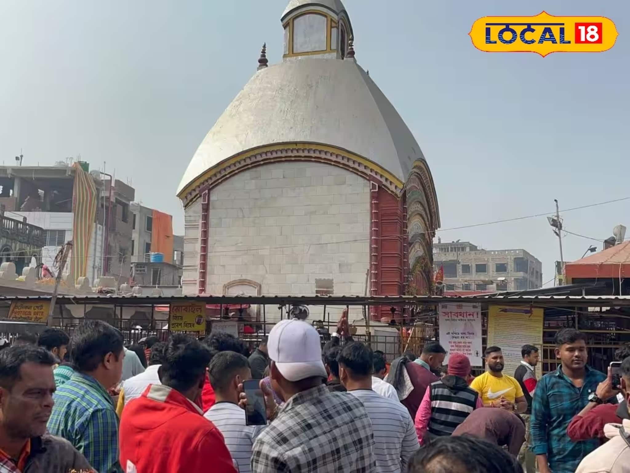 পুরনো বছরকে বিদায় জানিয়ে আগামীকে সুরক্ষিত করার প্রার্থণা নিয়ে তারাপীঠে মায়ের দর্শন পুরনো বছরকে বিদায় জানিয়ে আগামীকে সুরক্ষিত করার প্রার্থণা নিয়ে তারাপীঠে মায়ের দর্শন