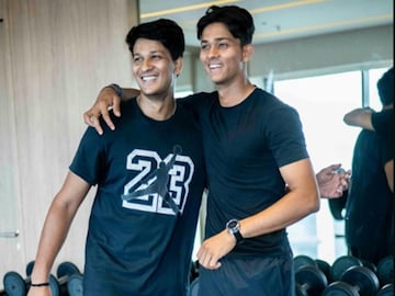 দাদা তেজস্বীর সঙ্গে যশস্বী জয়সওয়াল৷ ছবি- ইনস্টাগ্রাম থেকে৷ দাদা তেজস্বীর সঙ্গে যশস্বী জয়সওয়াল৷ ছবি- ইনস্টাগ্রাম থেকে৷