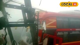 বৈদ্যুতিক খুঁটিতে ধাক্কা বাসের বৈদ্যুতিক খুঁটিতে ধাক্কা বাসের