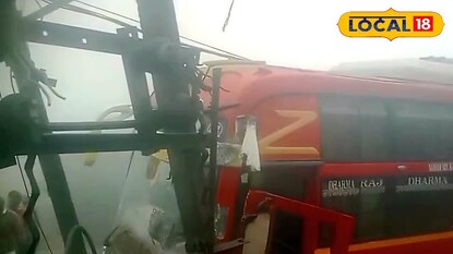 বৈদ্যুতিক খুঁটিতে ধাক্কা বাসের বৈদ্যুতিক খুঁটিতে ধাক্কা বাসের