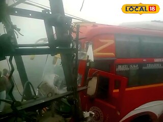 বৈদ্যুতিক খুঁটিতে ধাক্কা বাসের