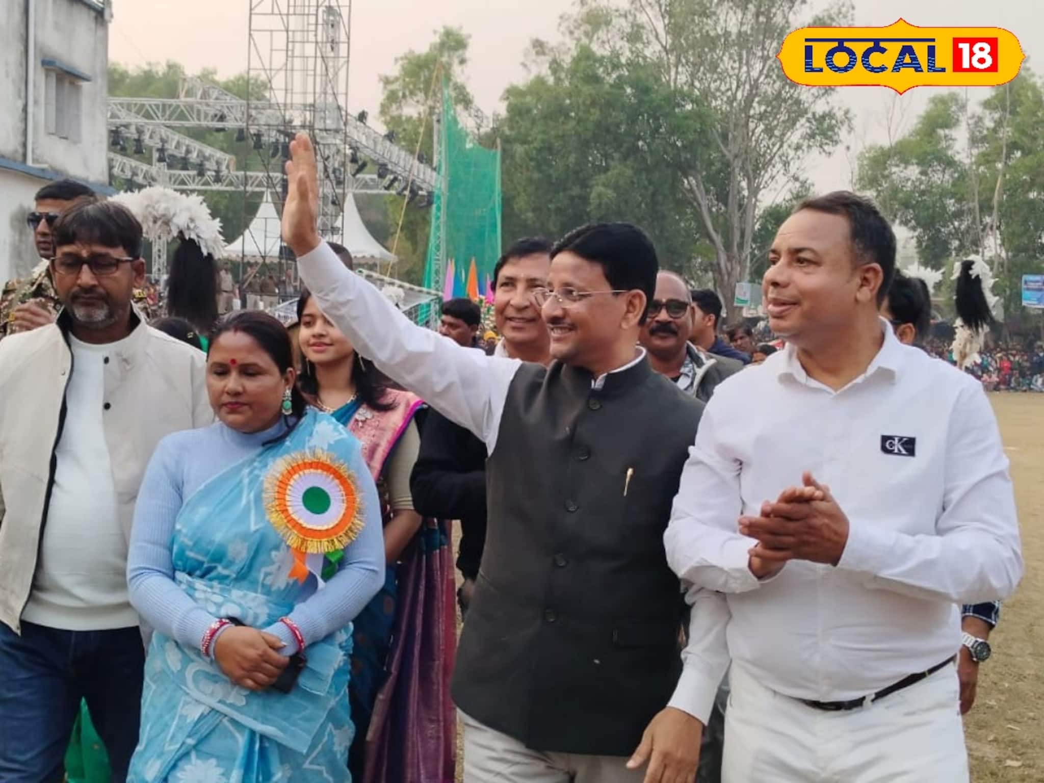 আউশগ্রামে ডবল ধামাকা! ফুটবল টুর্নামেন্ট ও মিলন মেলা, আসছেন দেব-নুসরত