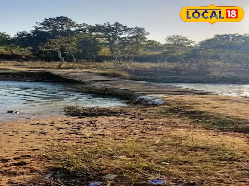 ছত্তিশগড়ের রাজগামার এলাকা থেকে অল্প দূরে অবস্থিত ডুমারদি তেমনই একটি প্রাকৃতিক সৌন্দর্যে ভরপুর স্থান। পর্বতমালার মধ্যে অবস্থিত, জলের ধারা একটি ছোট স্রোতের মধ্য দিয়ে প্রবাহিত হয়। পাথরের মধ্য দিয়ে প্রবাহিত জলের গর্জন শব্দ দর্শনার্থীদের মোহিত করে, যা পিকনিকের অভিজ্ঞতাকে সত্যিই বিশেষ করে তোলে।