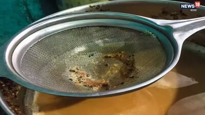 মহিলারা প্রায়শই অন্যান্য উদ্দেশ্যে চা ছাঁকনি ব্যবহার করেন, যা এটিকে আরও আঠালো করে তোলে। ছাঁকনি পরিষ্কার করা কঠিন হয়ে পড়ে এবং প্রায়শই একটি নতুন কিনতে হয়। কিন্তু আপনি কয়েকটি সহজ পদক্ষেপের মাধ্যমে আপনার চা ছাঁকনিকে রূপালী রঙের মতো উজ্জ্বল করতে পারেন...