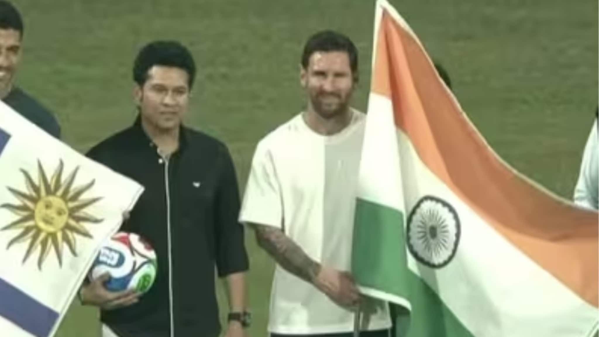 Messi India Tour: ওয়াংখেড়েতে মেসির হাতে ভারতের পতাকা!