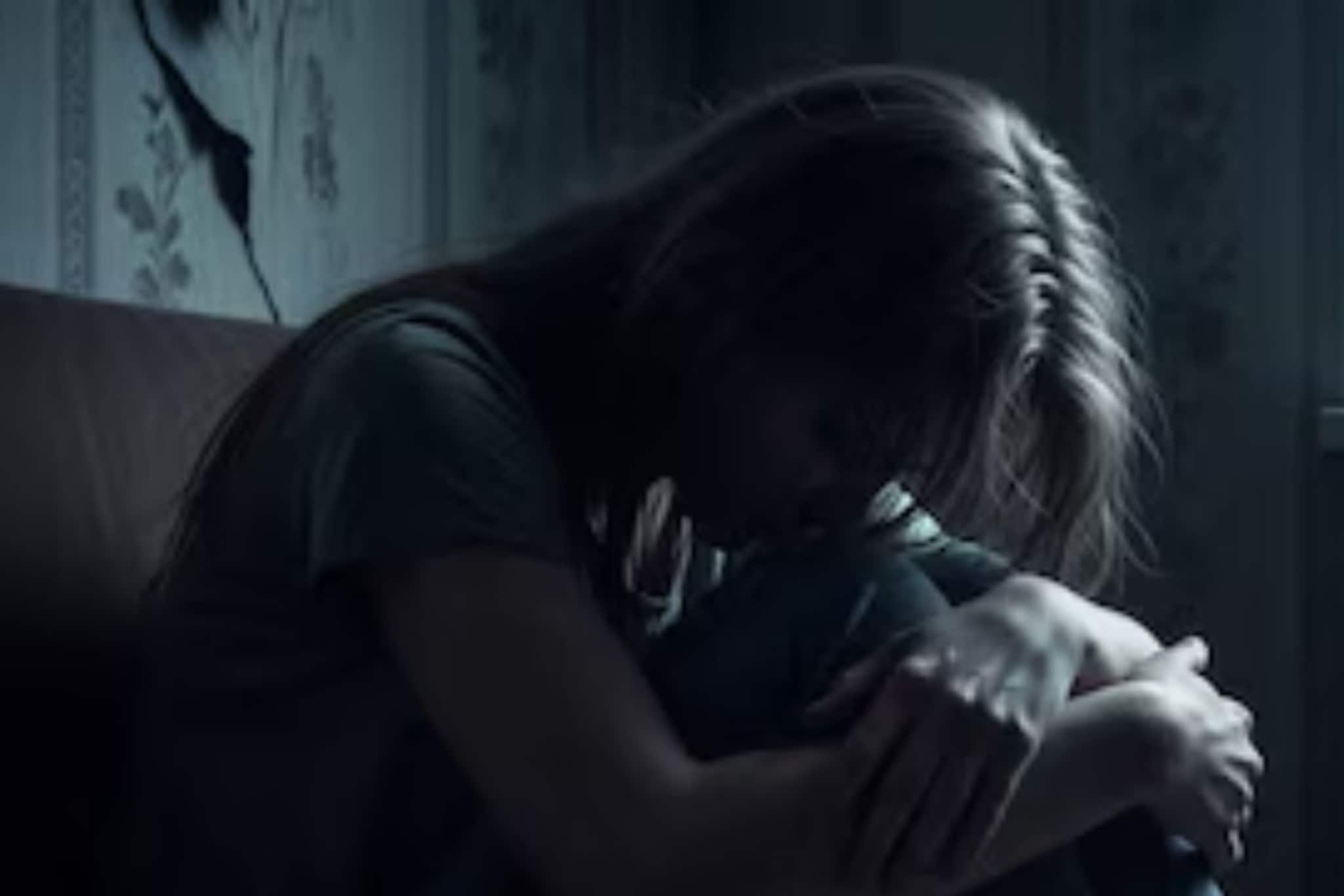 Bengaluru: বেঙ্গালুরুতে ছাত্রীকে গণ*ধর্ষ*ণের অভিযোগ! গ্রেফতার প্রেমিক-সহ ৩, গোপনে ভিডিও রেকর্ড করে... Bengaluru: বেঙ্গালুরুতে ছাত্রীকে গণ*ধর্ষ*ণের অভিযোগ! গ্রেফতার প্রেমিক-সহ ৩, গোপনে ভিডিও রেকর্ড করে...