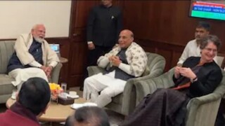 মোদির সঙ্গে চায়ের আড্ডায় প্রিয়ঙ্কা! ওয়ানাদ নিয়ে চর্চা, শীতকালীন অধিবেশন শেষে অন্য ছবি!