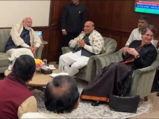 মোদির সঙ্গে চায়ের আড্ডায় প্রিয়ঙ্কা! ওয়ানাদ নিয়ে চর্চা, শীতকালীন অধিবেশন শেষে অন্য ছবি!