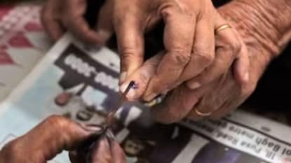 SIR: বঙ্গের চেয়ে বেশি নাম বাদ গুজরাতে! মোদির রাজ্যে SIR-র তালিকা থেকে কাটা পড়ল প্রায় এক কোটি নাম SIR: বঙ্গের চেয়ে বেশি নাম বাদ গুজরাতে! মোদির রাজ্যে SIR-র তালিকা থেকে কাটা পড়ল প্রায় এক কোটি নাম