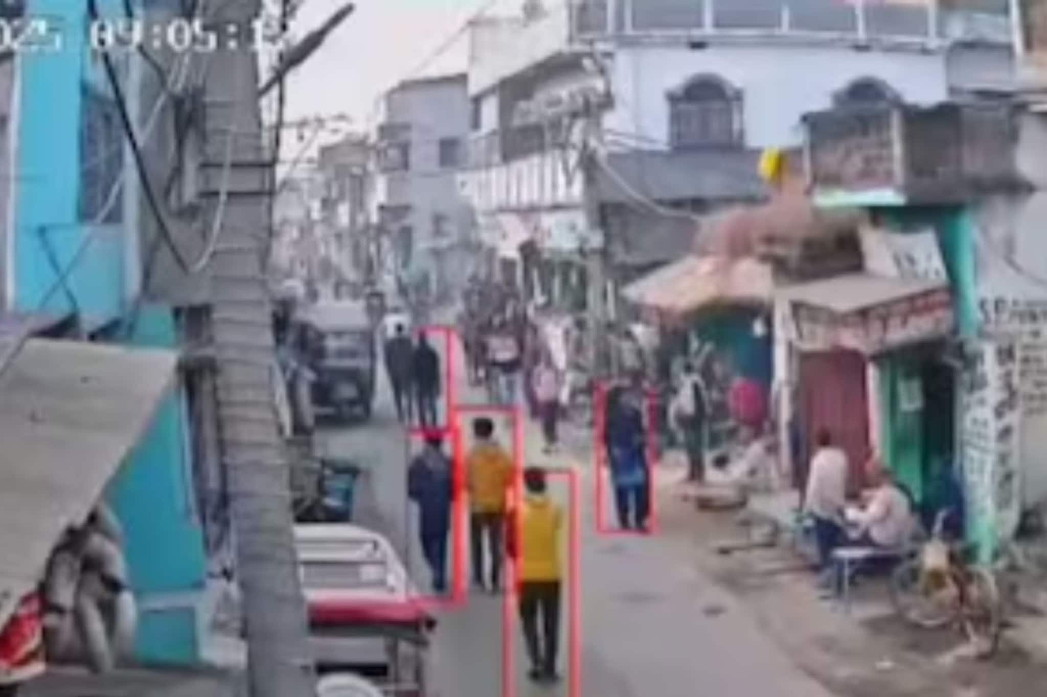 গয়ায় প্রকাশ্য রাস্তায় চলল গুলি! ভিডিও প্রকাশ করে নীতিশ সরকারকে তুলোধনা আরজেডি-র