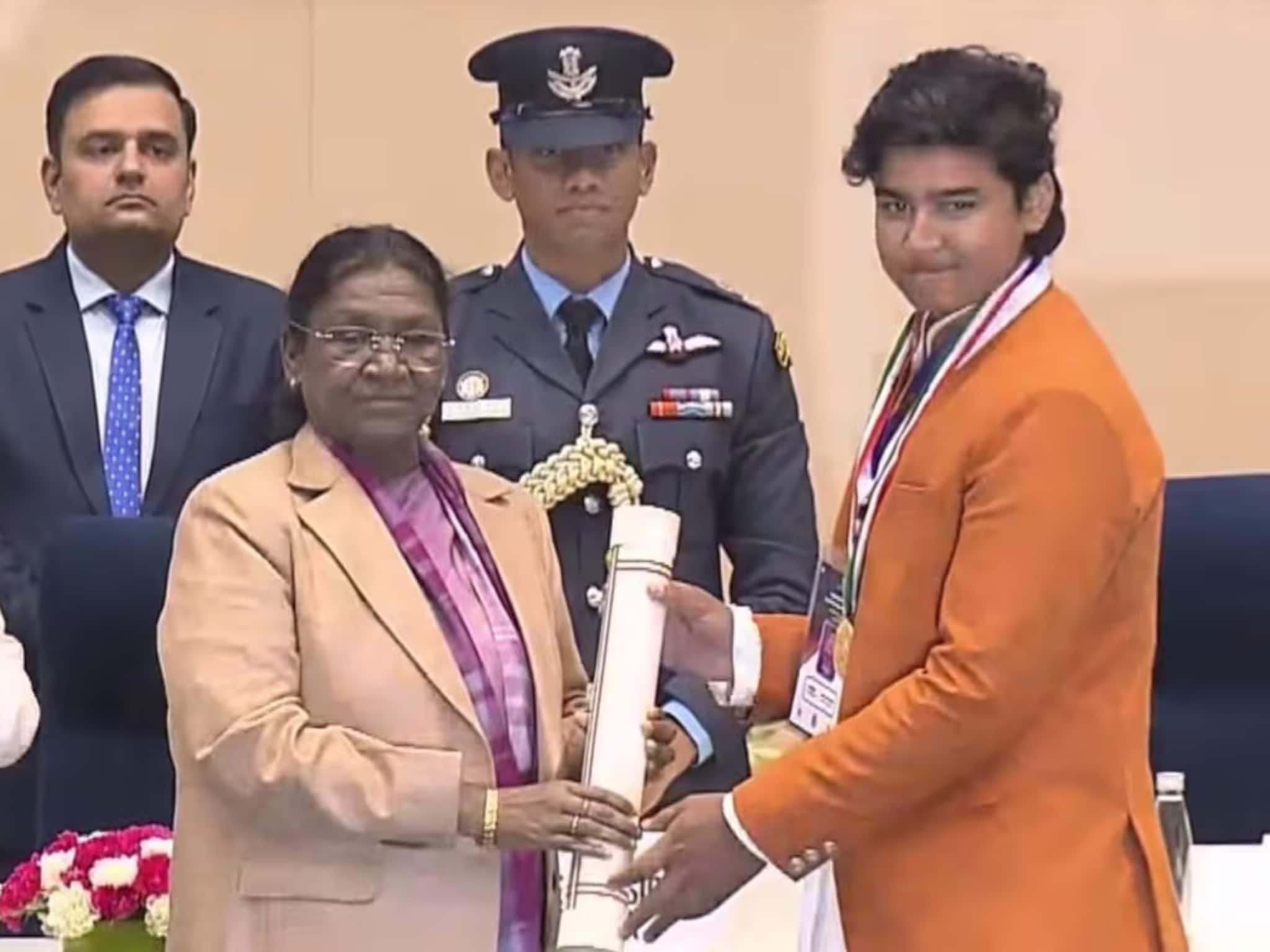 এবার অন্য নজির বৈভবের, ১৪ বছর বয়সে দেশের শিশু-কিশোরদের সর্বোচ্চ সম্মান পেলেন সূর্যবংশী