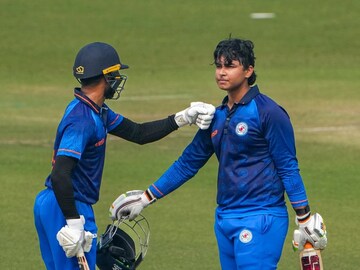 বৈভব-ইশানের থেকেও ভয়ঙ্কর! ৩২ বলে সেঞ্চুরি করে সব রেকর্ড ভেঙে দিলেন ভারতীয় ব্যাটার