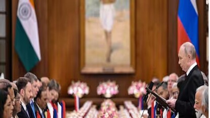 রাষ্ট্রপতি দ্রৌপদীর সঙ্গে ডিনারে রাশিয়ার প্রেসিডেন্ট ভ্লাদিমির পুতিন রাষ্ট্রপতি দ্রৌপদীর সঙ্গে ডিনারে রাশিয়ার প্রেসিডেন্ট ভ্লাদিমির পুতিন