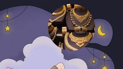 স্বপ্নে সোনা দেখা সোনা যতই শুভ হোক না কেন, স্বপ্নে সোনা দেখা শুভ বলে মনে করা হয় না। এর অর্থ আর্থিক ক্ষতি, ব্যয় বৃদ্ধি, অথবা বাড়িতে উত্তেজনা বৃদ্ধি হতে পারে। অতএব, এই ধরনের স্বপ্ন দেখার পরে আর্থিক সিদ্ধান্তগুলি সাবধানতার সঙ্গে নেওয়া উচিত।