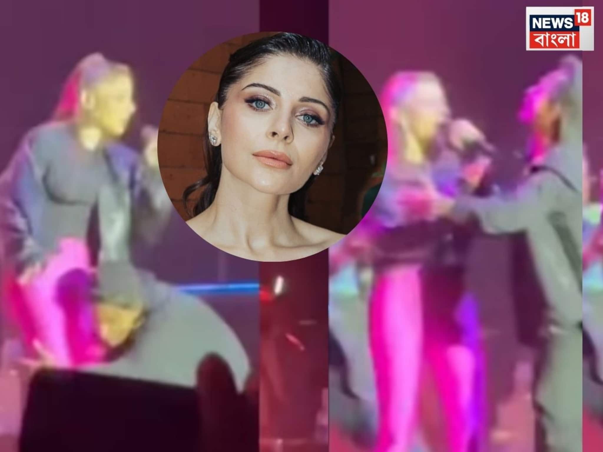 Kanika Kapoor: স্টেজে গান গাইছিলেন কণিকা কাপুর, হঠাৎ অচেনা এক ব্যক্তি এসে জড়িয়ে ধরে গায়িকাকে! ভয়ঙ্কর পরিস্থিতি