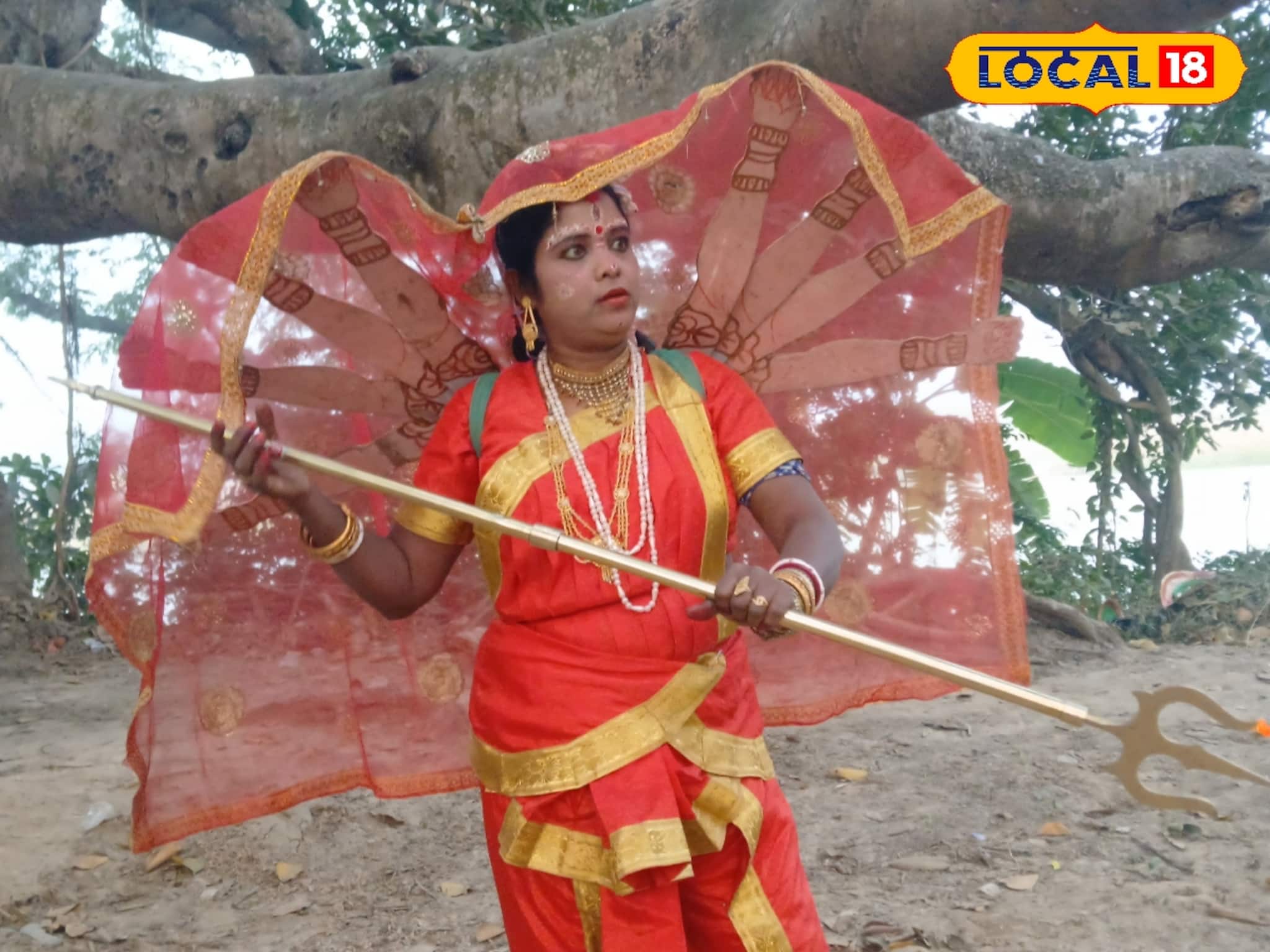 মঞ্চের আলো নিভলেই কালিকাপাতারি শিল্পীদের জীবন ডোবে অভাবের অন্ধকারে, তবু শিল্পের জন্য লড়াই