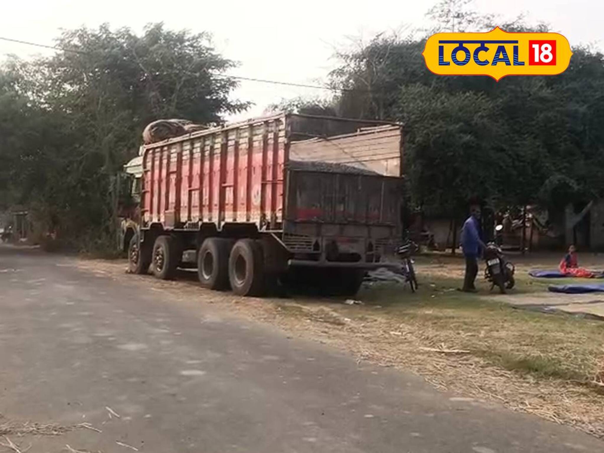 প্রধানমন্ত্রী গ্রাম সড়ক যোজনার রাস্তায় ঢুকছে বড় বড় লরি! বিস্ফোরক দাবি পঞ্চায়েত সদস্যের