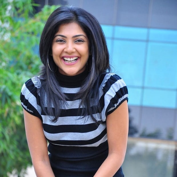 কমলিনী মুখোপাধ্যায়, ২০০৪ সালে হিন্দি ছবি 'ফির মিলেঙ্গে' দিয়ে অভিনেত্রী হিসেবে আত্মপ্রকাশ করেন। কমলিনী এই ছবিতে মুখ্য ভূমিকায় অভিনয় করেন, যেখানে শিল্পা শেঠি, সলমান খান এবং অভিষেক বচ্চন ছিলেন। শেখর কাম্মুলা পরিচালিত 'আনন্দ' ছবি দিয়ে তেলুগু ভাষায় অভিনেত্রী হিসেবে কমলিনী আত্মপ্রকাশ করেন। এই ছবির জন্য তিনি নন্দী পুরস্কার পান।