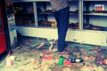 পুরোনো গন্ডগোলের জের! বেকারি ব্যবসায়ীর দোকানে হামলা, বোমাবাজি... আতঙ্কের রেশ