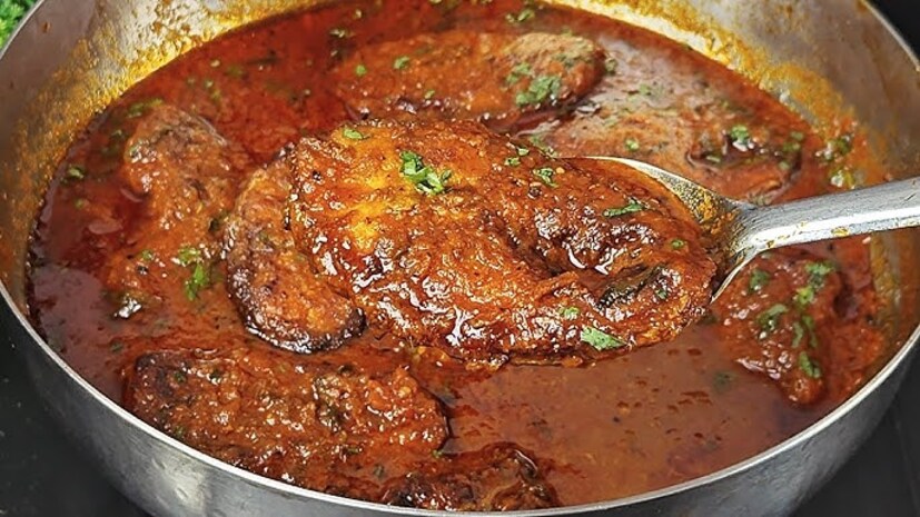 ম্যাকারেল: যদি আপনি আপনার হৃদপিণ্ড সুস্থ রাখতে চান তাহলে ম্যাকেরেল মাছ খাওয়া শুরু করুন। এই মাছ শীতকালে আপনার হৃদপিণ্ডকে সুস্থ রাখে। ম্যাকারেল মাছটি ওমেগা-৩ এর একটি সমৃদ্ধ উৎস যা হৃদপিণ্ডের স্বাস্থ্যের জন্য খুবই ভাল।