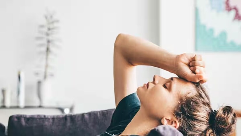 যাদের রক্তের যে কোনও ধরণের রোগ আছে, যেমন যাঁরা রক্ত পাতলা করার ওষুধের উপর নির্ভরশীল অথবা প্রায়ই নাক দিয়ে রক্তপাত অনুভব করেন, তাদের কারকিউমিন খাওয়ার সময় সতর্কতা অবলম্বন করা উচিত। অতিরিক্ত পরিমাণে হলুদ সেবন বা গ্রহণ আপনার রক্ত জমাট বাঁধার ক্ষমতাকে ধীর করে দিতে পারে, যা ক্ষত এবং রক্তপাতের ঝুঁকি বাড়িয়ে দিতে পারে।