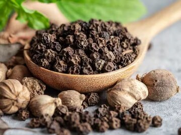 বাজারে বিকোচ্ছে নকল গোলমরিচ, কীভাবে বুঝবেন আপনার কেনা গোলমরিচ-ও নকল নয়তো? রইল কৌশল