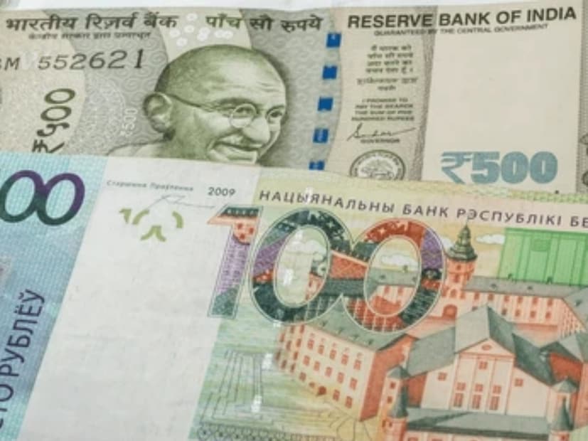 আচ্ছা, বলুন তো, এই মুহূর্তে যেখানে বিশ্ব বাজারে রুপির দাম ক্রমশ দুর্বল হয়ে পড়ছে তখন রাশিয়ায় ভারতীয় টাকার মূল্য কত হতে পারে? বর্তমান পরিস্থিতিতে অনেকের মনেই জাগছে এই প্রশ্ন।