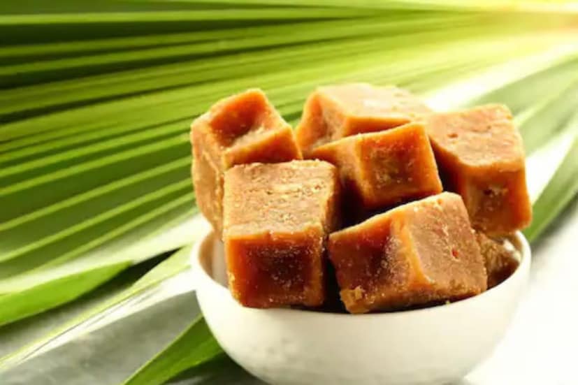 ব্লাড সুগারের রোগীরা গুড় খেলে পরিমিত পরিমাণে খান। অনিয়ন্ত্রিত পরিমাণে একদমই খাবেন না। যখনই গুড় খাবেন টাটকা, অর্গ্যানিক, আনপলিশড গুড় খাওয়ার চেষ্টা করুন।