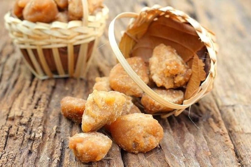 ডায়াবেটিক রোগীর রোজের ডায়েটে গুড় থাকলে কিডনির সমস্যা, হার্টের সমস্যা, এমনকি শরীরের অন্যান্য অঙ্গও বিকল হয়ে যেতে পারে। চিনি এবং আখের গুড়ের ক্ষেত্রে উভয়ই একই উৎস থেকে প্রাপ্ত - আখ। এর মানে চিনি এবং গুড় উভয়েরই উচ্চ গ্লাইসেমিক সূচক রয়েছে। ডায়াবেটিস রোগীদের তাদের ডায়েটে অন্তর্ভুক্ত করার আগে বিভিন্ন খাবারের গ্লাইসেমিক সূচক সম্পর্কে সচেতন হওয়া দরকার।