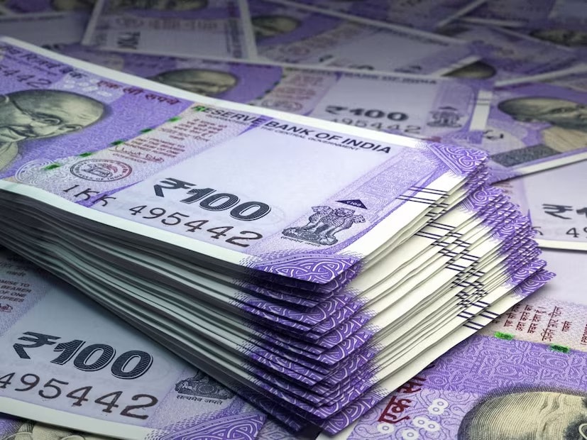 এই প্রেক্ষাপটে দাঁড়িয়ে আসুন আজ জেনে নেওয়া যাক সত্যিই ঠিক কতটা লাভজনক হতে পারে সেই দেশে পঠন পাঠন, ভ্রমণ অথবা চাকরির পেশা? বলুন তো, রাশিয়ায় একজন ড্রাইভার যদি প্রতি মাসে ১০,০০০ রুবেল আয় করেন তবে তিনি ভারতীয় টাকার হিসেব ঠিক কত টাকা আয় করবেন? তাজ্জব হয়ে যাবেন কিন্তু সঠিক হিসাবে!