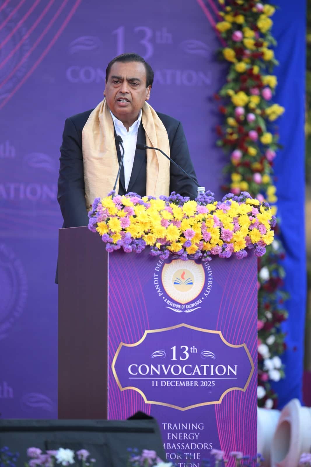 বক্তব্য রাখছেন মুকেশ আম্বানি