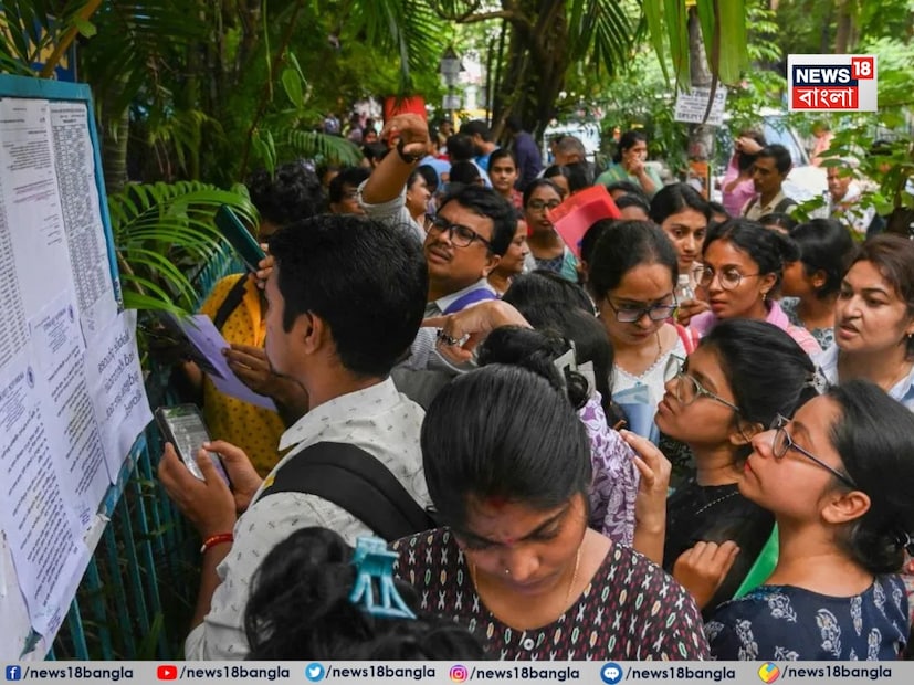 আজ রাত ৮টা থেকেই কমিশনের ওয়েবসাইটে দেখা যাবে নবম দশম শিক্ষক নিয়োগের ইন্টারভিউ তালিকা। আনুষ্ঠানিকভাবে জানিয়ে দিল স্কুল সার্ভিস কমিশন। তথ্য যাচাইয়ের জন্য কারা যোগ্য সেই তালিকাও প্রকাশ হবে।