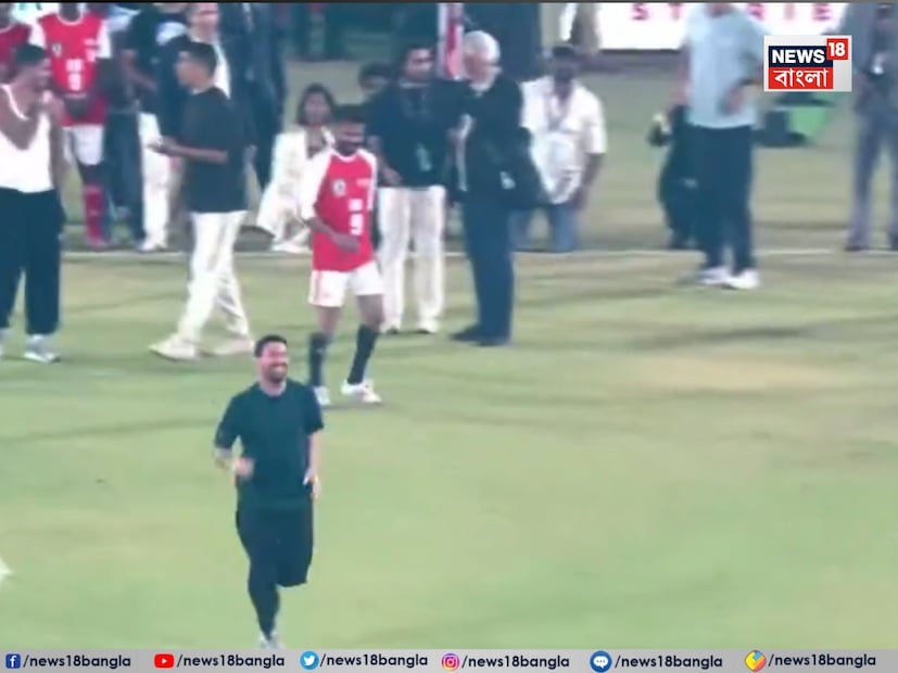 হায়দরাবাদে গোট কাপ’ নামে একটি ফুটবল প্রতিযোগিতা উদ্বোধন করেছেন মেসি৷ হায়দরাবাদে মেসিকে স্বাগত জানিয়েছেন তেলেঙ্গানার মুখ্যমন্ত্রী রেবন্ত রেড্ডি৷ 