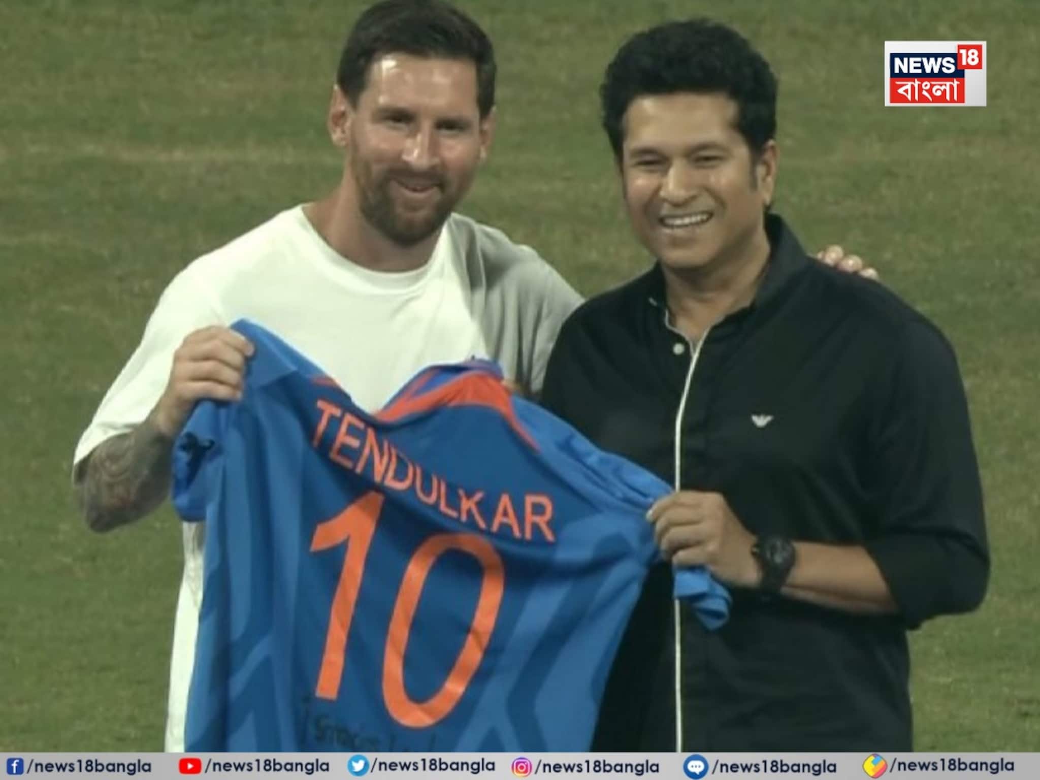 মুম্বইতে পাশাপাশি ক্রিকেট এবং ফুটবলের কিংবদন্তি! মেসিকে বিশ্বকাপ জেতা জার্সি উপহার সচিনের মুম্বইতে পাশাপাশি ক্রিকেট এবং ফুটবলের কিংবদন্তি! মেসিকে বিশ্বকাপ জেতা জার্সি উপহার সচিনের
