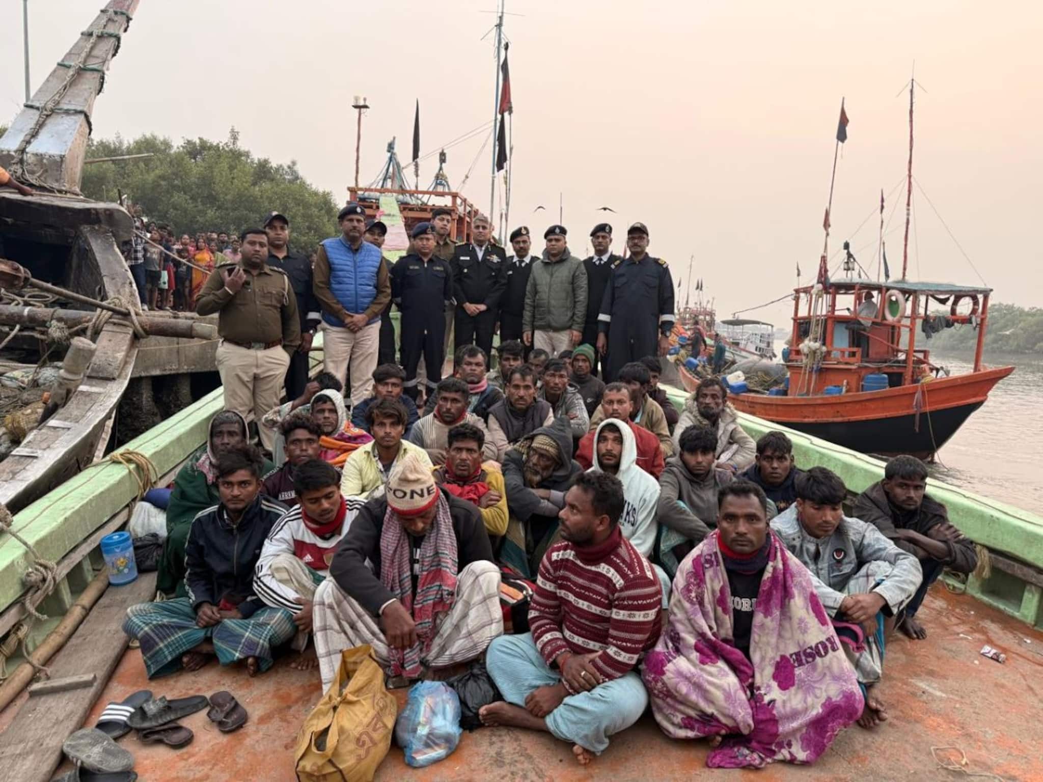 ভারতীয় জলসীমায় সন্দেহজনক ঘোরাফেরা! কী করছিল ওরা? উপকূলরক্ষী বাহিনী হাতে আটক ৩৫